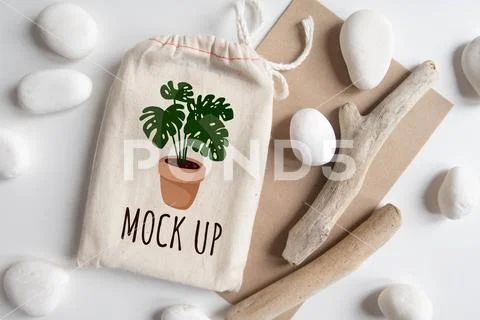 Mock up of tarot deck cotton bag with texture paper craft brown envelope PSD Template