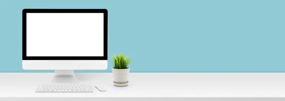 Mockup desktop computer display blank screen on desk in office, workspace wit 스톡 사진
