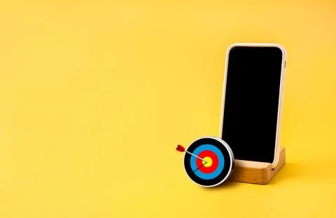 Mockup empty black smartphone screen with 3d target and arrow hitting bulls.. Stock Photos