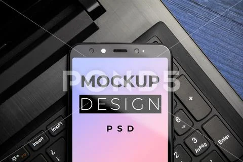 Mockup screen, smartphone on a notebook Modello PSD