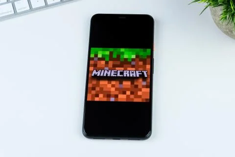 MOD-MASTER for Minecraft PE (Pocket Edition) app logo on a smartphone screen Stock Photos