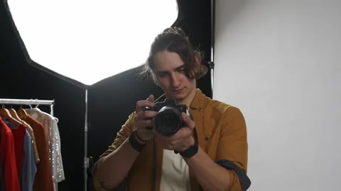 Model and production team in the studio. Young man professional photographer Stock Footage 263238801
