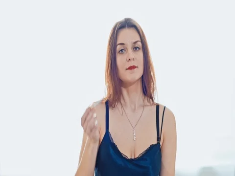 Model applying mascara to the eyelashes 스톡 동영상 73774264