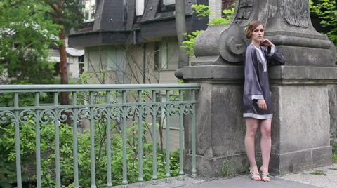 Model on Berlin Bridge Vídeo Stock 31791346