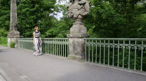Model on Berlin Bridge Vídeo Stock 31795148