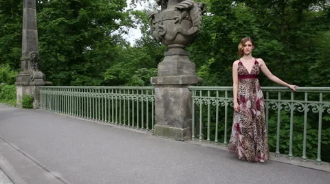 Model on Berlin Bridge Vídeo Stock 31801782