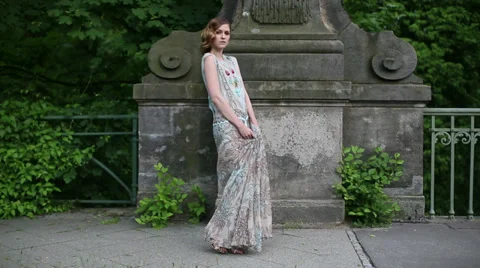 Model on Berlin Bridge Vídeo Stock 31801889