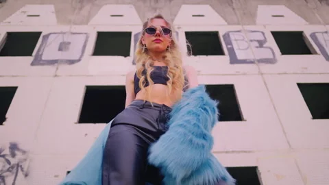 Model in blue fur coat posing. fashion.  trend Vidéo 304271540