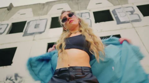 Model in blue fur coat posing. fashion. style.  fashion art Vidéo 304271653