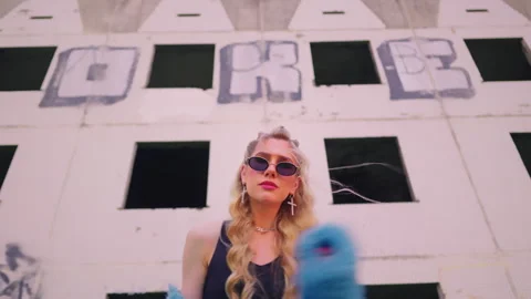 Model in blue fur coat posing. fashion. style. trend Vidéo 304271757