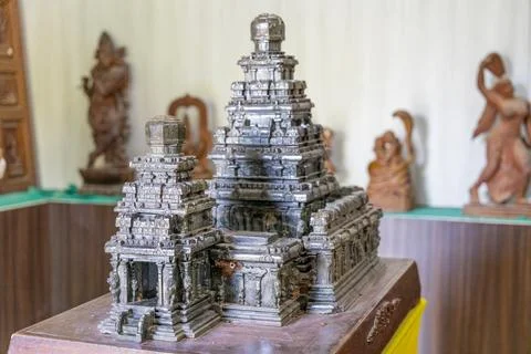 A model of a building with a statue of a man in the background. mahabalipuram 写真素材