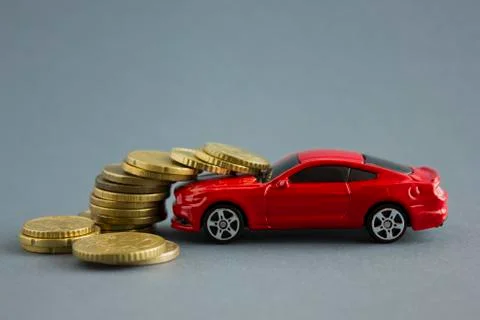 Model of  car on  background of coins Fotos de archivo