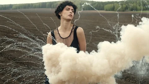 Model with colored smoke on field Видео 76203861