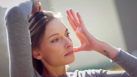 Model combing hair Stock-Footage 59732248