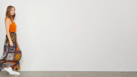 Model Entering then Posing, Putting Her Hands on Her Waist and then Walks Away Stock-Footage 116890743