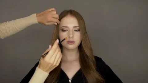 Model girl in front of the camera put makeup Stock Footage 99432488