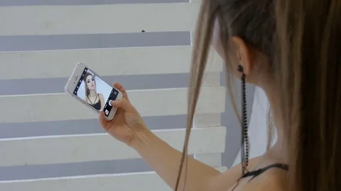 Model making selfie during shooting Video stock 70275612