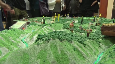 Model of the mountain with figurines 스톡 동영상 93343135