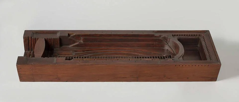 Model or a dry dock.block model of a dry dock. It has a rectangular basin ... Foto stock