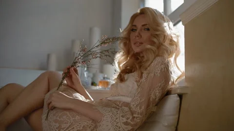 Model pose to photographer in studio Video stock 67174440