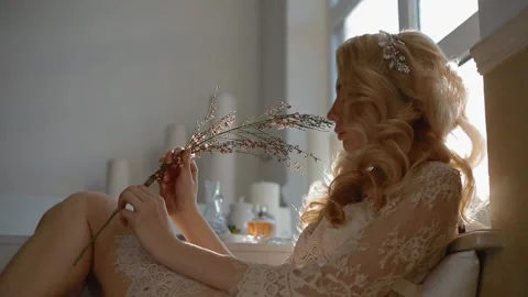 Model pose to photographer in studio Stock Footage 95116277