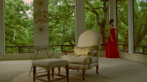 Model poses in a luxurious home Stockbeeldmateriaal 89596137