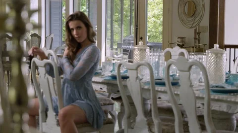 Model poses in a luxurious home 스톡 동영상 89602359