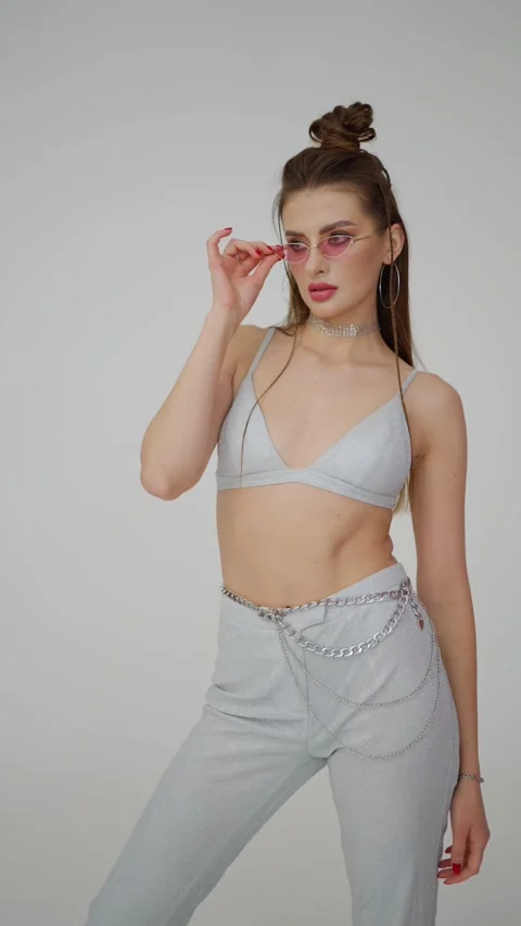 The model poses in the studio Stock-Footage 253599205