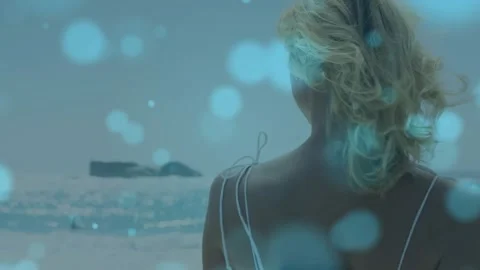 Model posing at beach on fashion cue, turning and smiling while turquoise bokeh Stock Footage 332504836