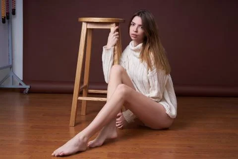 Model posing in studio during classic test shoot 库存照片