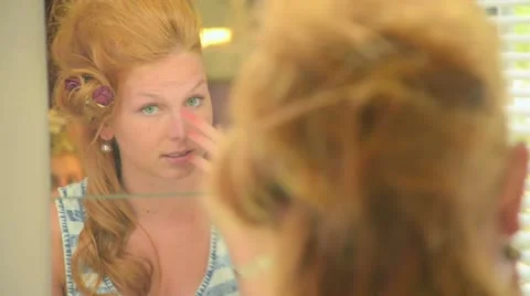 Model putting makeup Stock Footage 12173198