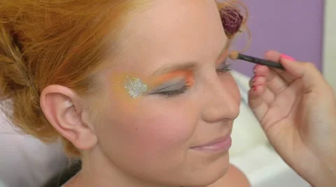 Model putting makeup Stock Footage 12173316