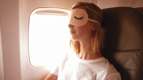 Model removing sleeping mask Video stock 107933562