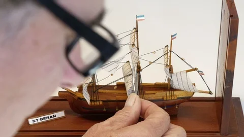 Model sail historical ship man adjusting sails Vidéo 127196307