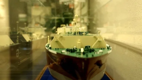 Model Ship In Glass Slide Left Видео 95957135