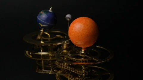 Model of the sun, earth and moon in miniature. Rotation of the earth around the Видео 102896461