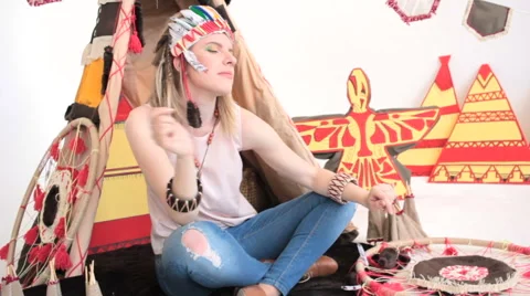 Model with tambourine dancing while sitting at wigwam Vidéo 65368161