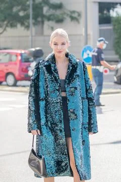 Model wears an emerald green sequin overcoat Stock Photos