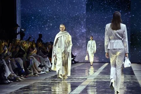  Models bei der Marc Cain Fashion Show Parallel Universe auf der Berlin Fa... Stock Photos