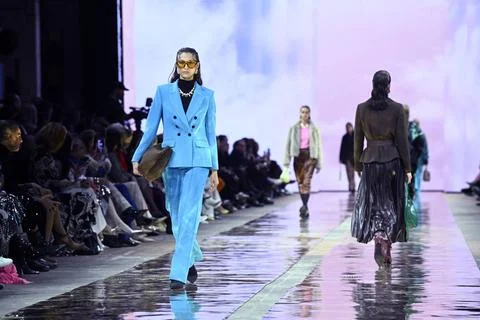  Models bei der Marc Cain Fashion Show Parallel Universe auf der Berlin Fa... 스톡 사진