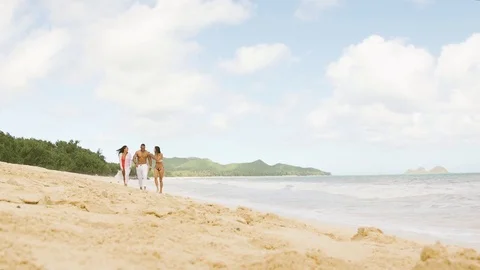 Models friends walking on a tropical beach sunny day 動画素材 83689999