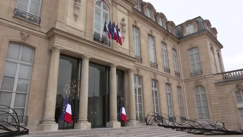 Moderate political groups leave the Elysee after meeting with Macron, París, FR  Stock Footage 318747084