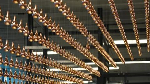 Modern Abstract Copper Teardrop Ceiling Installation Pattern Foto stock