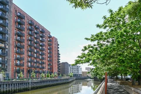 Modern accommodation homes along the River Roding in Barking, Stock Photos