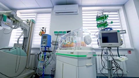 Modern advanced equipment for saving lives of babies at maternity hospital. Stock-Footage 219658778