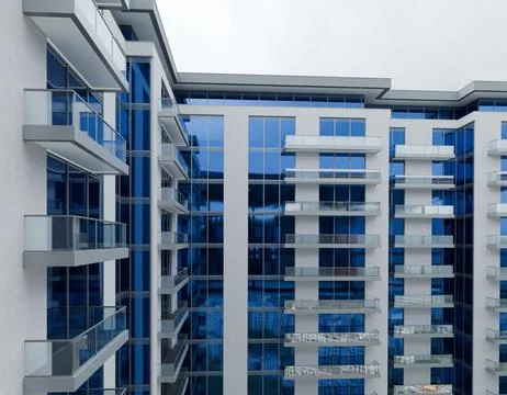 Modern apartment building exterior, multiple floors, balconies, glass windo.. Ilustración de archivo