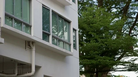 Modern apartment building Vídeos de archivo 76845120
