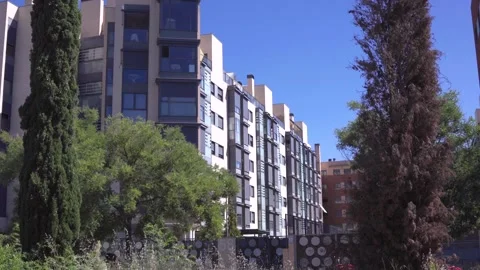 Modern apartment building surrounded by greenery and tall trees Stock-Footage 336384458