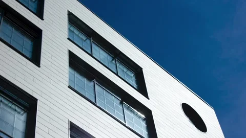 A modern architectural design featuring windows against the skyline, animation Vídeos de archivo 341592211