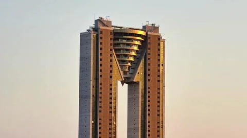 A Modern Architectural Marvel An Uniquely Designed Skyscraper That Stands Out Stock Photos